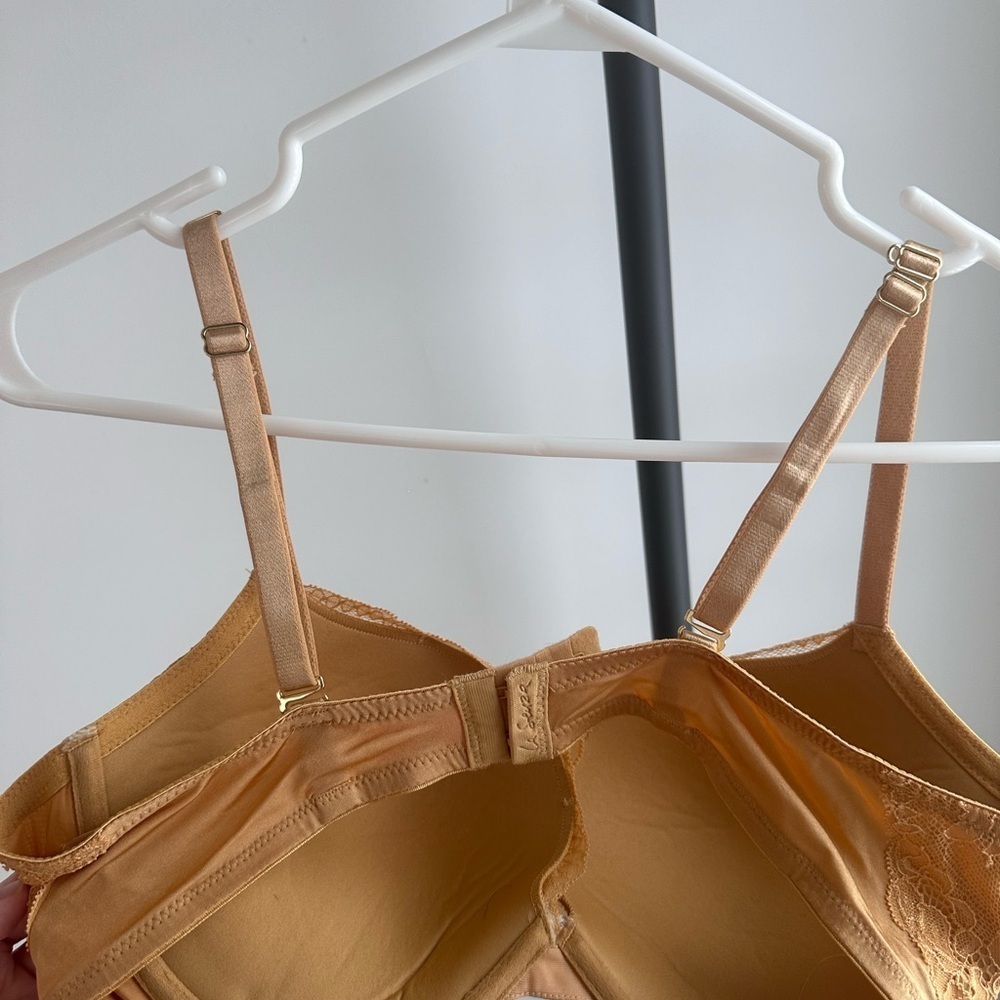 Victoria's Secret Lace Bra in Warm Tan | Classic Plunge Beyond Sexy | 36D | Lace - Picture 7 of 12